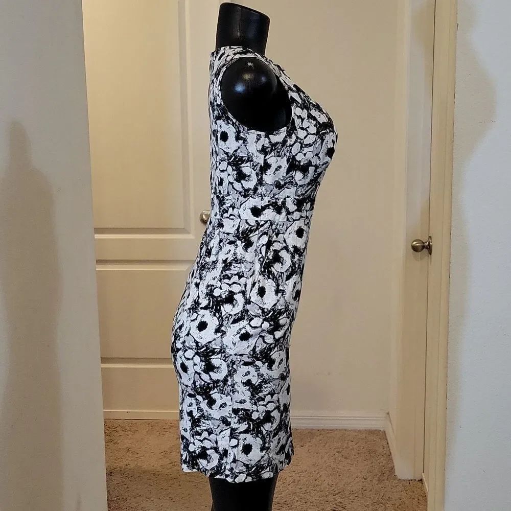 ANNE TAYLOR LOFT SLEEVELESS RUFFLE ROUNDNECK ZIPPER CLOSURE MINI DRESS - Picture 15 of 16
